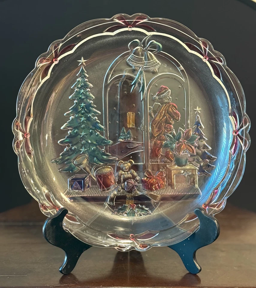 Винтажное 14-дюймовое кристально чистое студийное рождественское радостное блюдо Santa Christmas Tree 1992 - Изображение 1 из 1