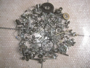 CBR 1000 SC21 BJ.87-88 Restteile Schrauben Buchsen Halter Kleinteile - Bild 1 von 2