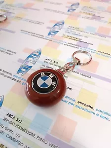 Portachiavi in legno laccato simil radica marchio BMW vintage resinato - Foto 1 di 3