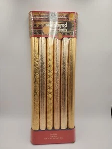 Papel de envolver Kaycrest láminas esculpidas de colección dorado texturizado 29 pies cuadrados - Imagen 1 de 13