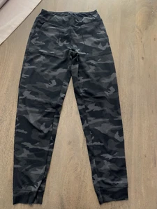 Athleta Girl Printed Powervita Jogger Black Camo, Size Large (12) - Picture 1 of 3