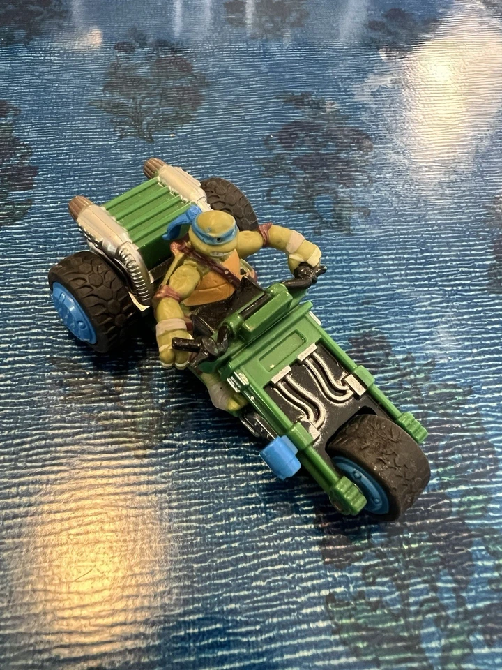 SMALL CARRERRA TEENAGE MUTANT NINJA TURTLE 6V ELECTRIC MOTORCYCLE - Image 1 of 4