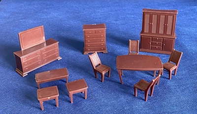 Lote de 11 muebles de plástico marrón para casa de muñecas MCM -vestidores, cabaña, mesa... Foto 1 de 4