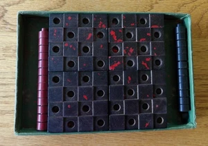 Juego de viaje de bolsillo vintage con clavijas y damas con caja original - Imagen 1 de 4