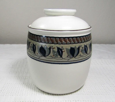 Mikasa Arabella 6" Storage Jar Canister /w Lid Stoneware  Made in Japan - EUC - Image 1 of 4