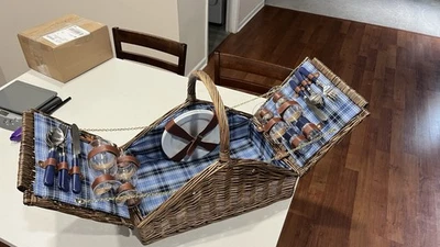 Cesta de picnic británica 'Optima' vintage Jelle con China original Foto 1 de 4