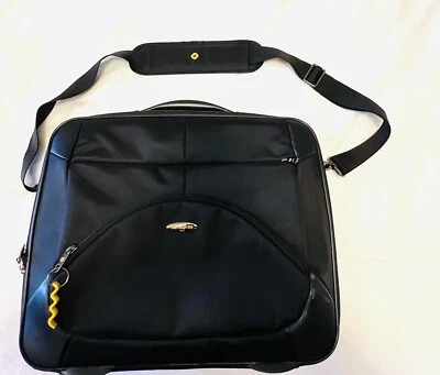 Carry On Samsonite #1910 Black 18’ Laptop Bag Black Crossover Strap Pre-Own - Image 1 of 4