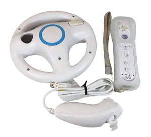 Mando a distancia oficial Nintendo Wii Motion Plus interior con nunchuck y rueda y estuche - Imagen 1 de 7