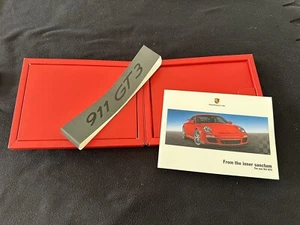 Porsche 911 GT3 2010 2011 introducción folleto de EE. UU. en caja roja 997 GT-3 catálogo Carrera - Imagen 1 de 14