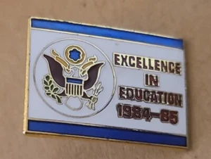 U.S. Presidential Award EXCELLENCE IN EDUCATION 1984-85 Enamel Tack Pin - Picture 1 of 7