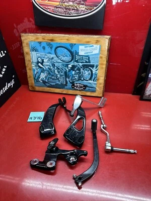 Juego de montaje de clavija de pie de control medio Harley M8 Streetbob Street Bob cambio de pedal de freno  Foto 1 de 4