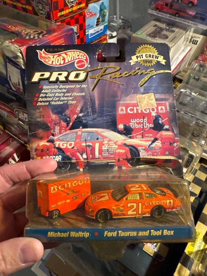 Hot Wheels Pro Racing 1998 Pit Crew Michael Waltrip 21 Citgo Ford Taurus Toolbox