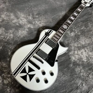 Nuova chitarra elettrica bianca accessori neri livello di prestazioni professionali - Foto 1 di 6