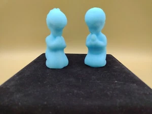 VNT Fenton Art Glass Boy/Girl Praying Figurine Blue Satin Pre-owned - Picture 1 of 6