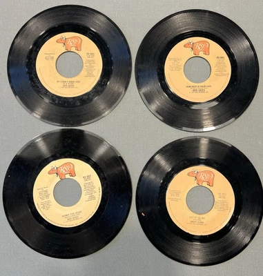 BEE GEES / ANDY GIBB, Four SINGLES - NIGHT FEVER , STAYIN ALIVE, SHADOW DANCING Foto 1 de 4