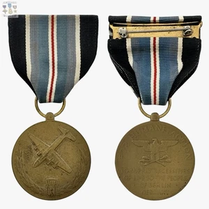 POST WWII U.S. BERLIN AIRLIFT MEDAL FOR HUMANE ACTION SLOT CRIMP BROOCH - Picture 1 of 7