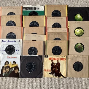 Collection Of 20 Beatles Vinyl Singles + EP all tested - Picture 1 of 9