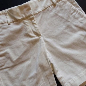 New The Riviera Short Ann Taylor Loft Women's Size 2 White 8" Stretch Shorts - Picture 1 of 12