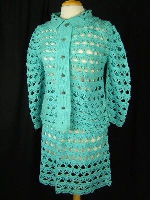 Cárdigan y falda vintage años 60-70 hechos a mano azul ganchillo ojales-busto 38/cintura 23-28 Foto 1 de 4