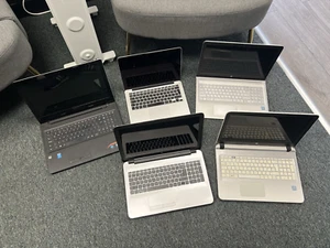 Joblot of 5 Laptops. Sold For Spares. Faulty, Junk, No Refunds No Returns - Afbeelding 1 van 13