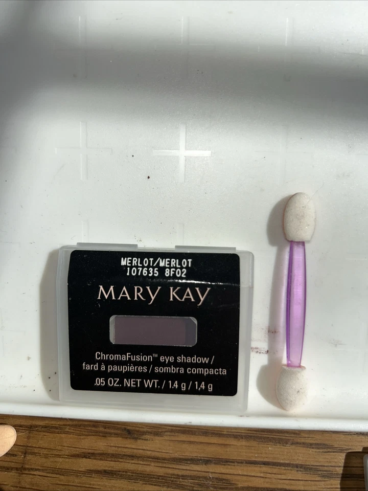 Mary Kay ChromaFusion Eye Shadow Merlot 107635 & applicator - Image 1 of 1