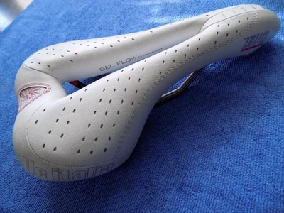 SELLE ITALIA DIVA LADY GEL FLOW SADDLE VANOX RAILS IN WHITE USED - Image 1 of 4
