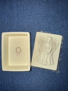 Angel Star’s Wishing Box 2001 (Jewelry, Trinket) Ivory Sparkling Wings - Picture 1 of 3