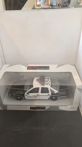 1/18 UT Models Glendale PD Chevrolet Caprice GREAT CONDITION - Picture 1 of 7