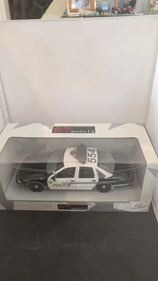 1/18 UT Models Glendale PD Chevrolet Caprice GREAT CONDITION - Image 1 of 4