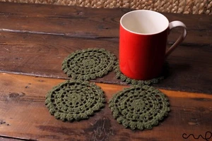 Juego de 4 posavasadas redondas de ganchillo hechas a mano color verde oscuro vintage chic doily - Imagen 1 de 4