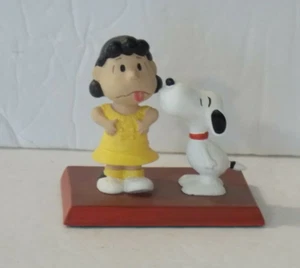 PEANUTS LUCY und SNOOPY's KISS Resin Figur 1994 Danbury Neuwertig - Bild 1 von 5