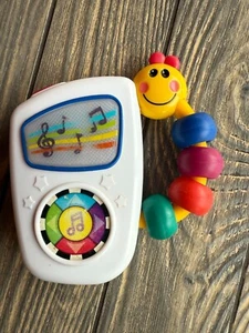Juguete musical Baby Einstein con cuentas de colores y mango de oruga cara sonriente - Imagen 1 de 5