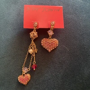 Betsey Johnson Mismatched Heart Dangle Earrings - Picture 1 of 4