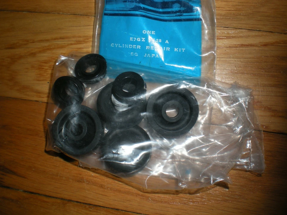 NOS 1987 - 1989 Mercury Tracer 制动卡钳维修套件 E7GZ-2128-A — 第 1/1 张图片