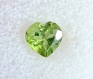 Pietra preziosa sciolta taglio a forma di cuore peridoto 0,68 ct. 6 x 6 mm # - Foto 1 di 9