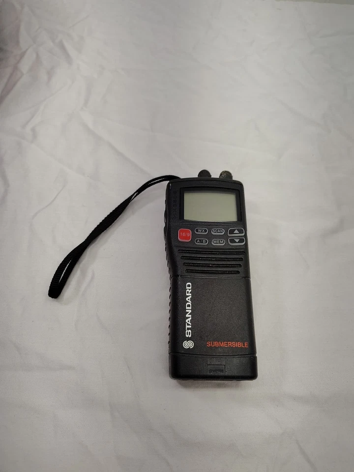 Radio marina sumergible estándar Horizon HX350S VHF sin probar Foto 1 de 4