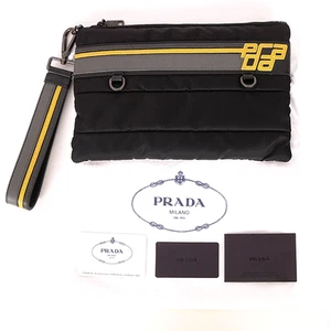 NUEVO $895 BOLSO DEPORTIVO DE VIAJE PRADA PARA HOMBRES Negro Bombardero AMARILLO LOGOTIPO SAFFIANO - Imagen 1 de 16