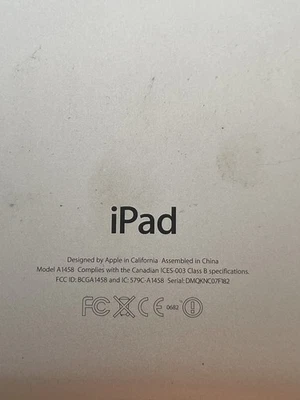 Apple iPad - 16GB 4th Generation (A1458) - Image 1 of 3