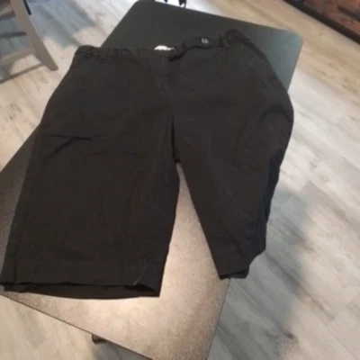 Pantalones cortos negros Van Heusen para mujer talla 6 Foto 1 de 3