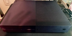 Microsoft Xbox One Konsole - Schwarz (5C5-00025) - Bild 1 von 3