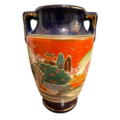Jarrón japonés vintage azul cobalto naranja paisaje escena oro asas 6,75" Foto 1 de 4