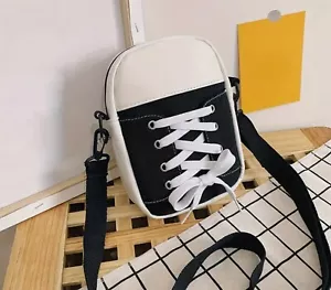 Schnürschuh Design Umhängetasche/Handtasche ideal für Sportveranstaltungen oder Partys - Bild 1 von 8