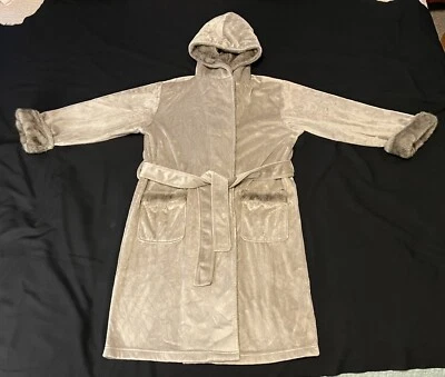 Bata Pottery Barn con ribete de piel sintética suave pequeña nueva sin etiquetas acogedora casa de campo preppy Foto 1 de 4