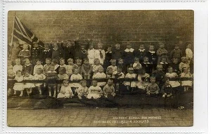 (Gc5472) RPPC, Holbeck School for Mothers, Leeds 1917 - Picture 1 of 2