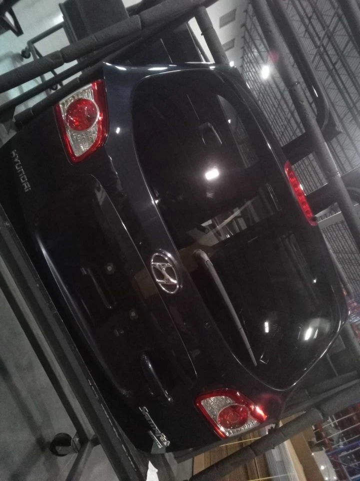 Maletero/portón trasero con alerón trasero para 10-12 SANTA FE 393185 Foto 1 de 1