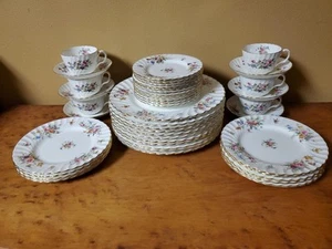 Minton Marlow, Globe Stamp, Abendessen, Salat- und Brotteller, Teetassen & Untertassen  - Bild 1 von 11