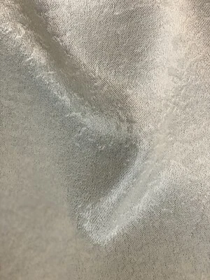 "Tela de forro para cortinas Blackout vendida por yarda 118"" de ancho - plateada clara" Foto 1 de 4