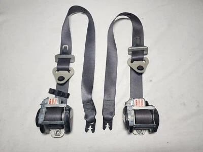 2006 - 2007 Saturn Vue Drivers & Passengers Front Seat Belts (OEM) Gray - Изображение 1 из 4