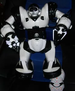 Wowwee Robosapien großer 14" weißer humanoider Roboter komplett mit Fernbedienung - Bild 1 von 2