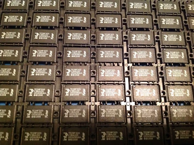 TE28F320C3BA100 INTEL NOR Flash 2M x 16, 48-Pin Plastic TSSOP, NOS (X1PC) U.S.A. - Image 1 of 4